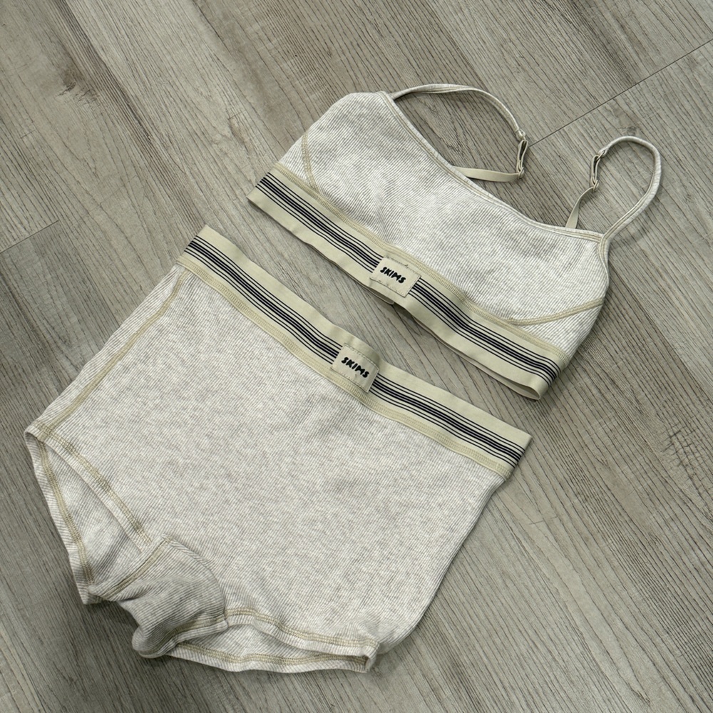 Skims bra and briefs set